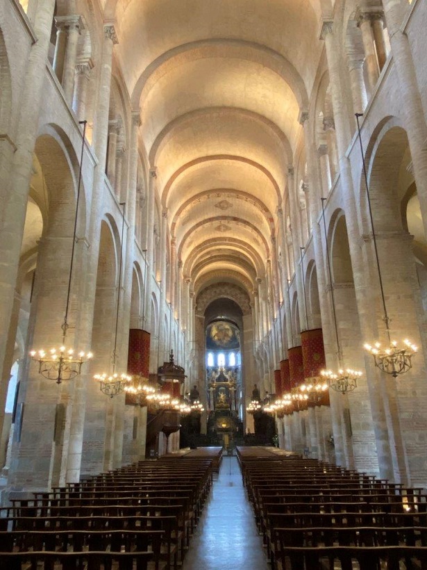 Intérieur de la basilique Saint-Sernin, art roman