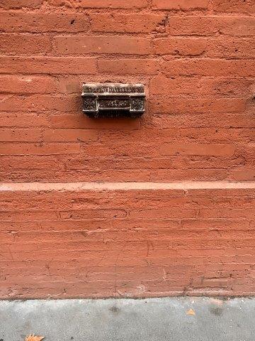Repère de nivellement rue Albert Lautmann -Toulouse