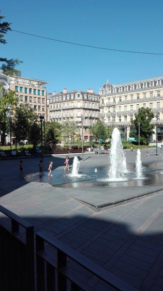 Enfant et fontaine Toulouse