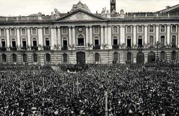 Place du Capitole - De Gaulle et la Libération de Toulouse