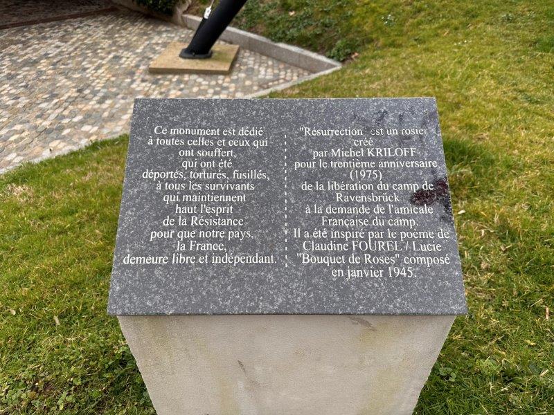 L esprit de Résistance - stèle devant le monument à la gloire de la Résistance - Esplanade Alain Savary