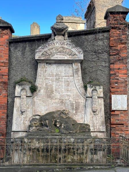 Monument aux morts des quartiers Providence et Soupetard le long du Cimetière de Terre Cabade - avenue de La Gloire