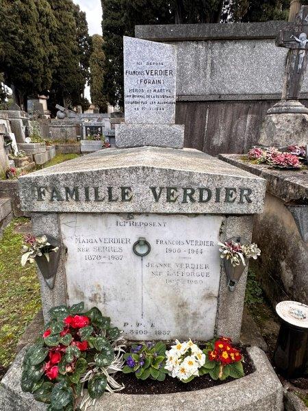 Caveau de la famille Verdier ave une plaque commémorant François - Cimetière de Terre Cabade - Toulouse