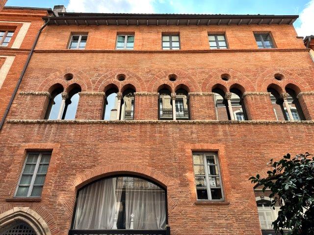 Facade immeuble (a priori) le plus ancien de Toulouse rue Croix-Baragnon