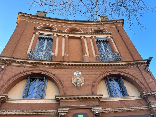 Façade place de la Patte d Oie