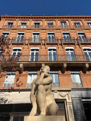 ‬Facade immeuble Place Mage -Toulouse
