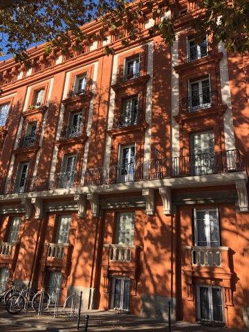 Façade place de la Daurade Toulouse