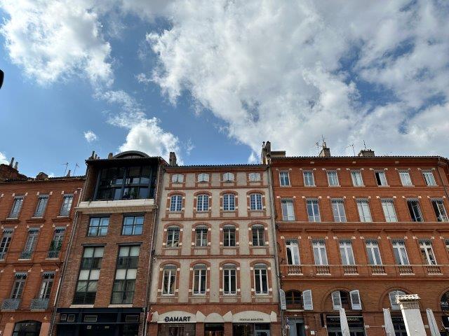 Facades immeubles place Rouaix - 31000 Toulouse