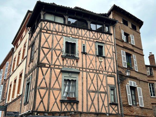 Façade immeuble angle rue des Couteliers et rue Henri de Gorse - Toulouse