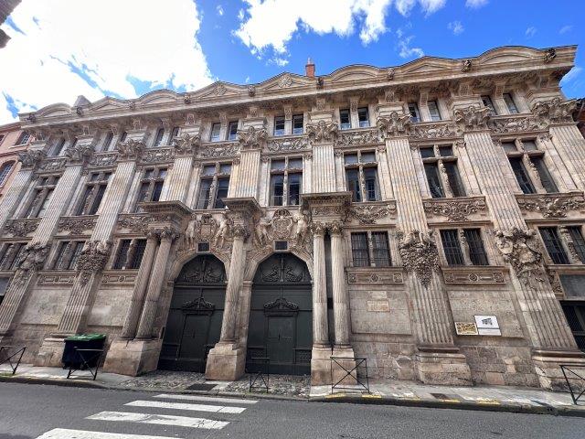 Façade 25 rue de la Dalbade - Hôtel de Bagis, de Clary ou Daguin - Toulouse