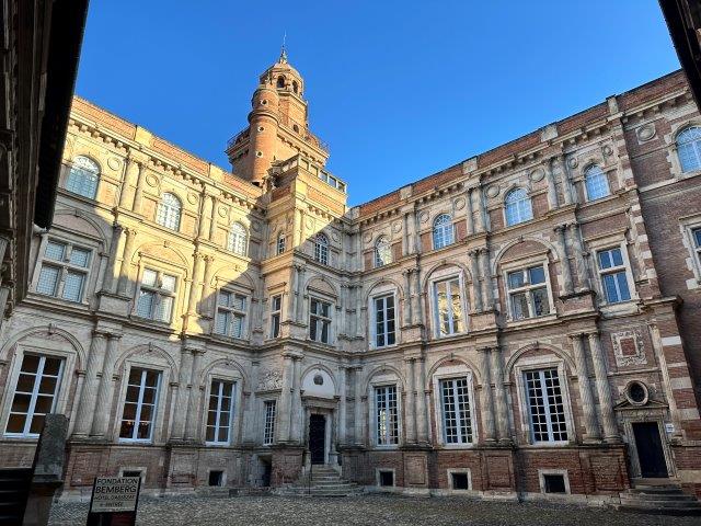 Hôtel Assézat - 7 place d Assézat - rue de Metz, 31000 Toulouse