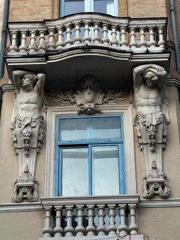 Atlante ou Télamon Angle rue Alsace-Lorraine et rue Baour Lormian - Toulouse