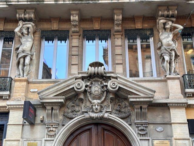 Cariatides masculin - atlantes ou télamons rue Alsace-Lorraine - Toulouse