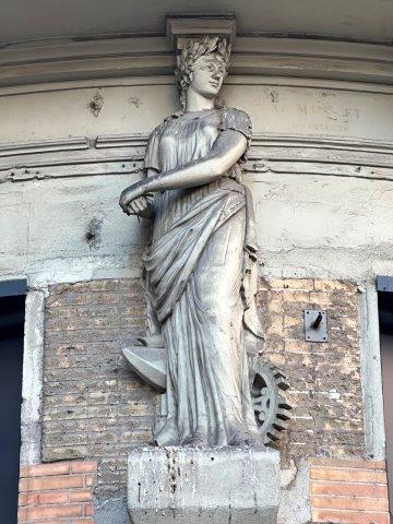 Caryatide angle rue Alsace-Lorraine et rue de Rémusat - 31000 Toulouse