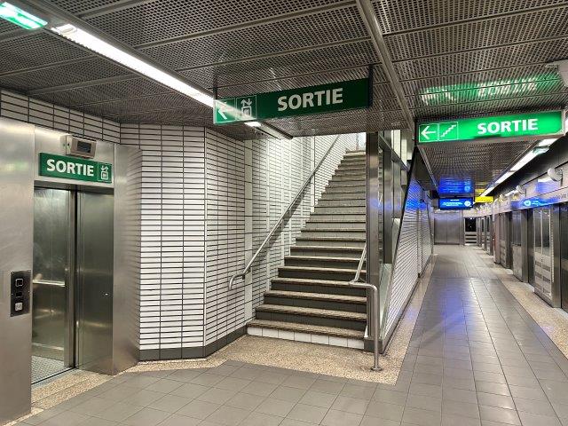 Station de métro Bagattelle - Ligne A - Par ici la sortie