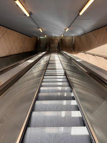 Station de métro Patte d Oie - Toulouse ligne A - Escalator