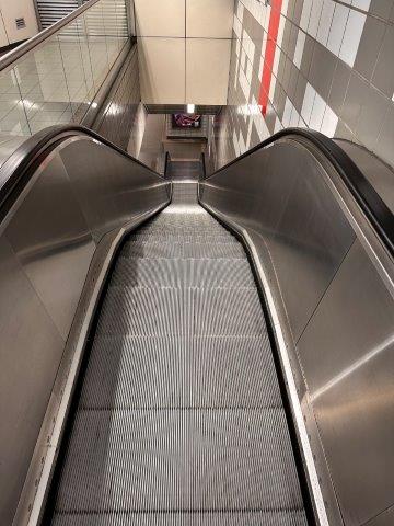 Station de métro Patte d Oie - Escalator