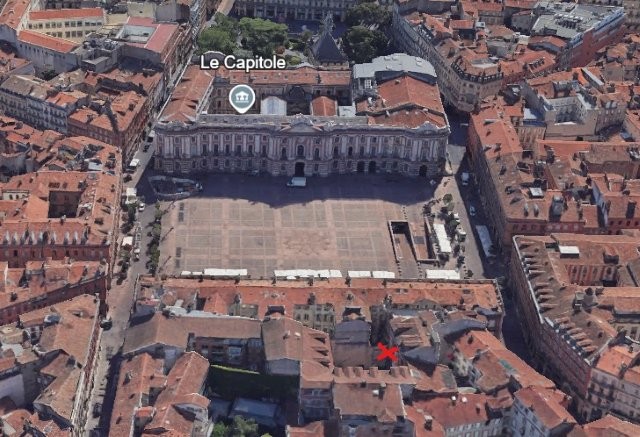 Appartement T3 avec cave et balcon rue Romiguières, entrée place du Capitole Appartement T3 avec cave et balcon rue Romiguières, entrée place du Capitole