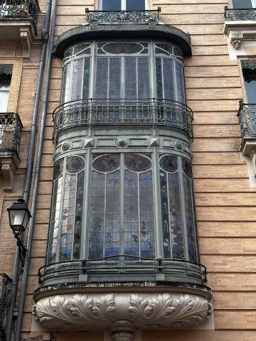 bow window avec des vitraux - art nouveau - Place de la Trinité - Toulouse