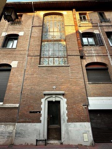 Demeure Art nouveau rue Ozenne - entrée et vitraux à l arrière rue Espinasse -Toulouse