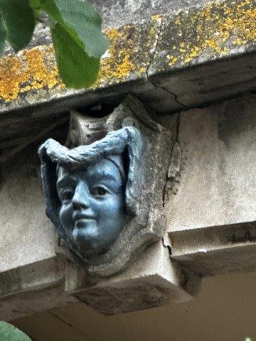 Maison Art Nouveau rue Demouilles - Villa Garrigues  Toulouse - détail masque de comédie