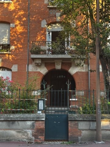 Immeuble art Déco Toulouse - entrée immeuble Vernazobre rue Bégué-David. Architecte Raymond Isidore Immeuble art Déco Toulouse - entrée immeuble Vernazobre rue Bégué-David. Architecte Raymond Isidore