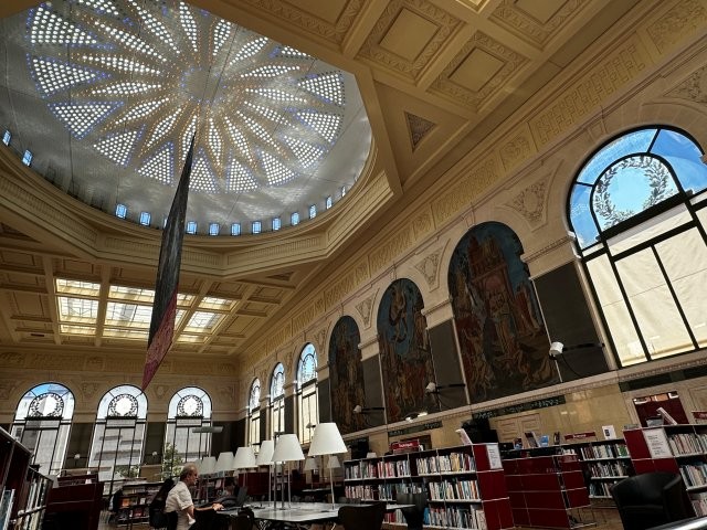 Bibliothèque municipale - immeuble Art Déco  rue du Périgord - Toulouse. Salle public