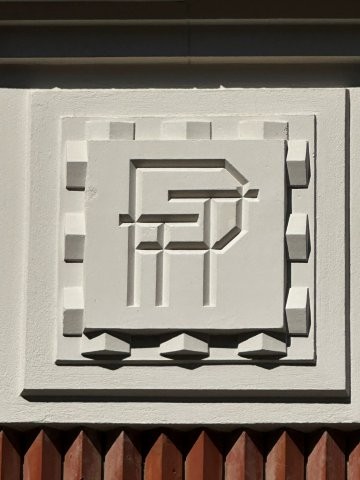 Immeuble art Déco Poste Saint-Aubin rue Charles Camichel - logo de la Poste - architecte Léon JAUSSELY