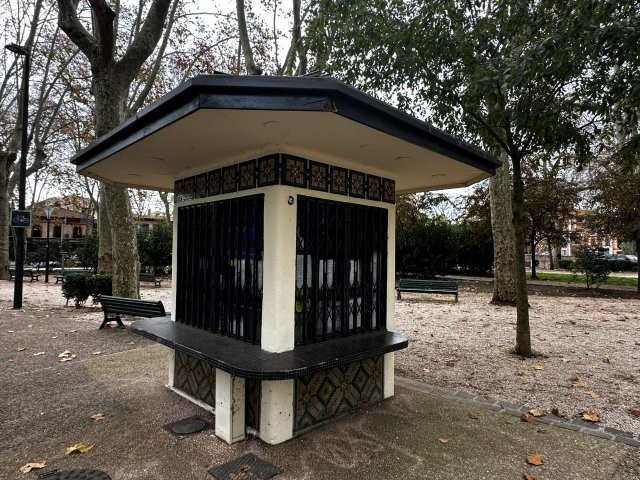 Kiosque Art Déco Toulouse place Héraclès -architecte Montariol - édicule destiné au club de boules du quartier Kiosque Art Déco Toulouse place Héraclès -architecte Montariol - édicule destiné au club de boules du quartier