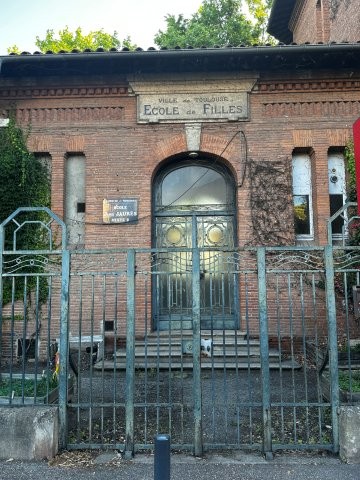 Groupe scolaire du Busca art Déco Toulouse, entrée rue Léo Lagrange