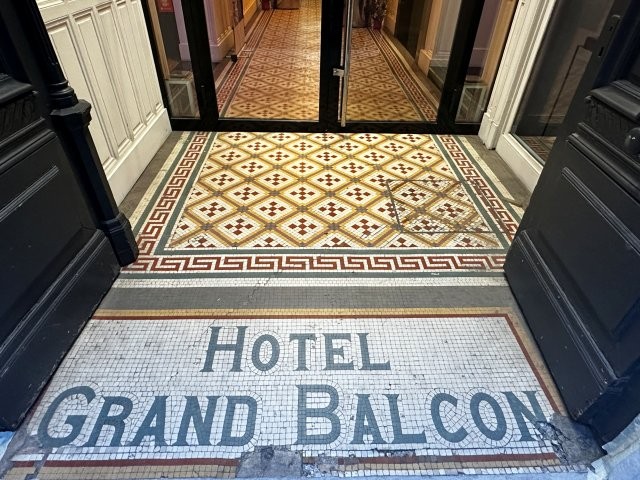 Hôtel art Déco Toulouse - entrée du Grand Balcon